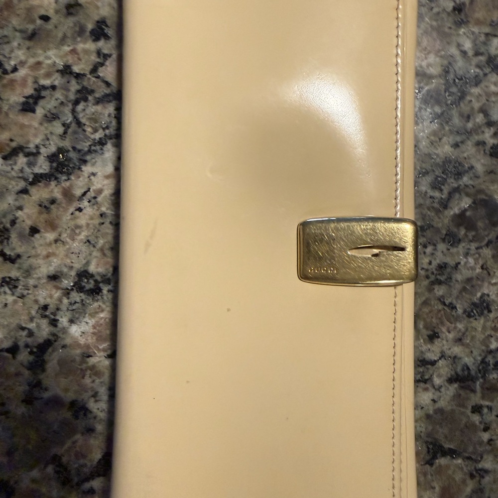 Vintage Gucci Cream Leather Wallet with Gold Functioning Clasp